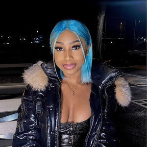 Meet your Posher, Amina